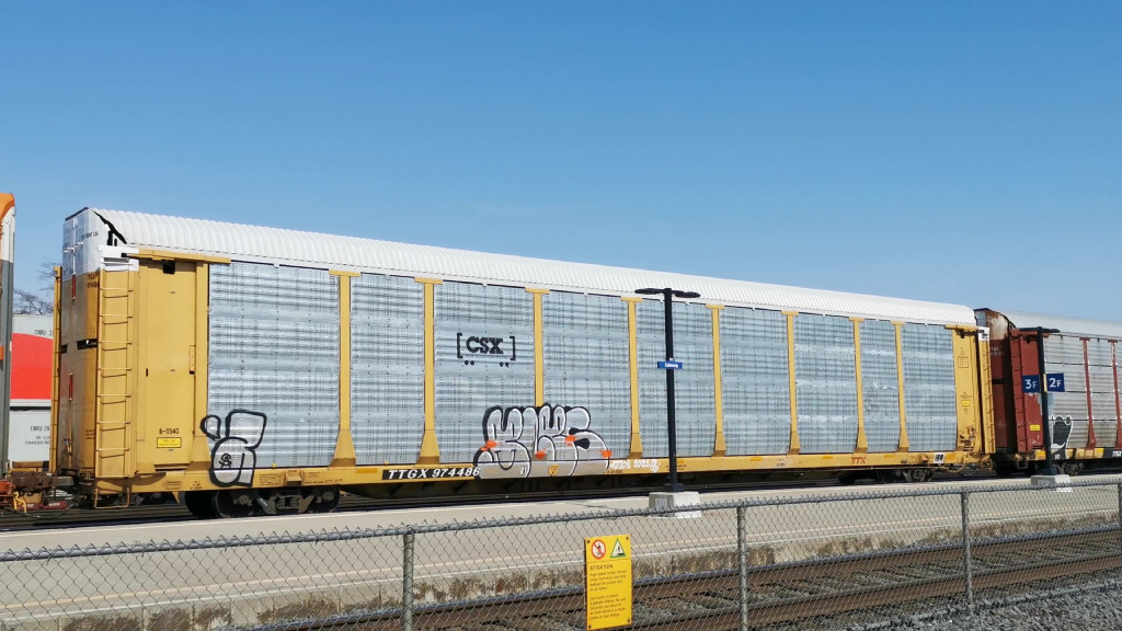 CSX B11540 (Body) TTGX 974486 (Flat)